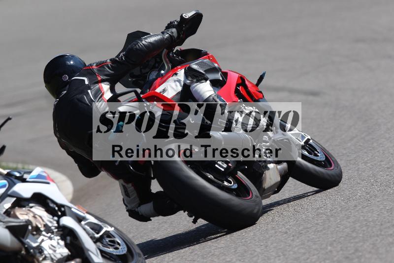 /Archiv-2022/05 04.04.2022 Plüss Moto Sport ADR/Freies Fahren/backside